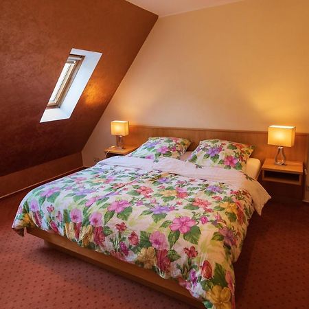 Haus Flora - Ferienwohnungen Cochem Ngoại thất bức ảnh