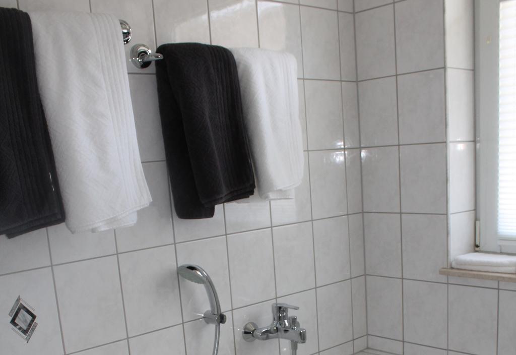 Haus Flora - Ferienwohnungen Cochem Phòng bức ảnh